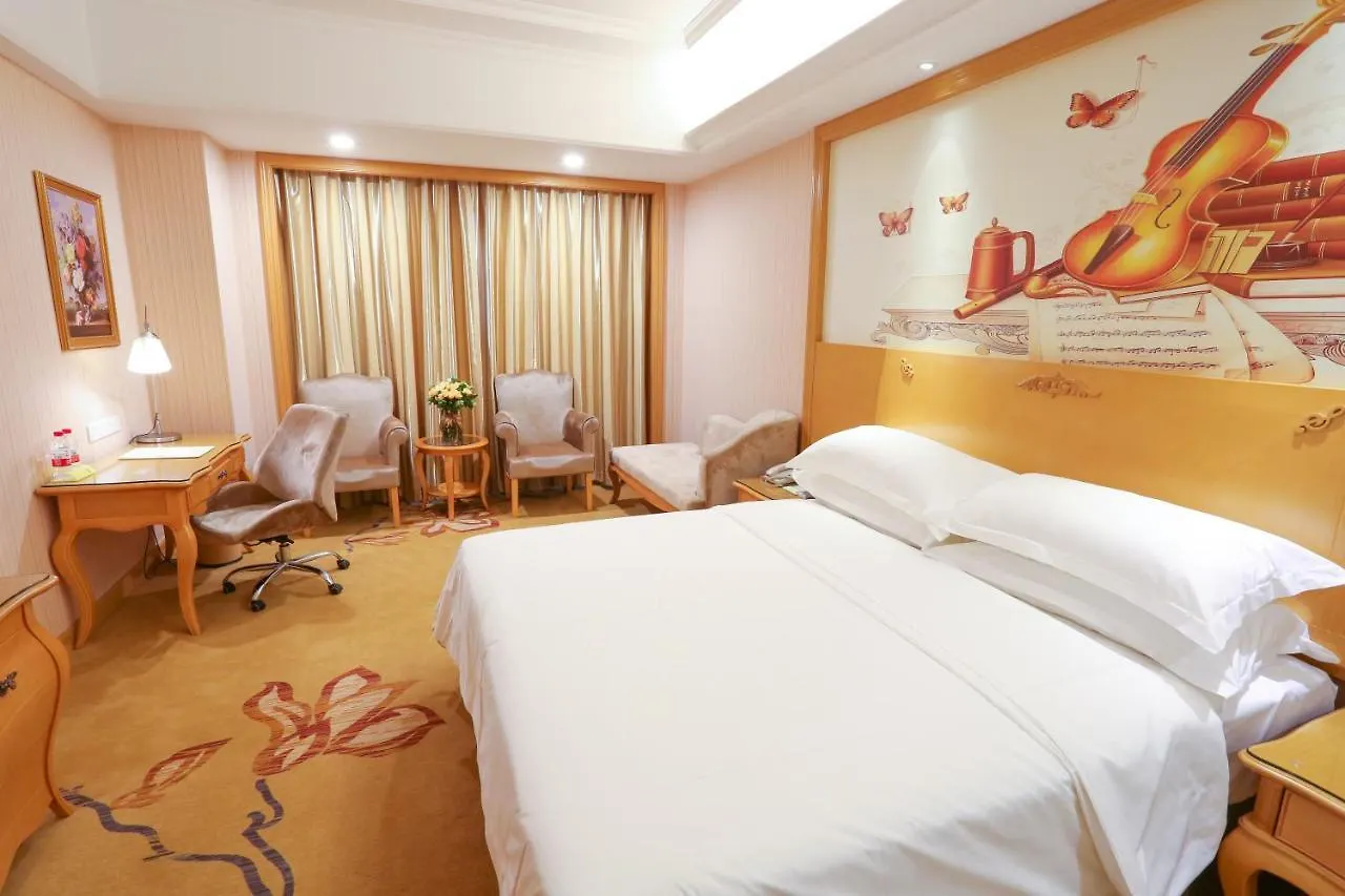 Vienna International Hotel Shenzhen 4*,