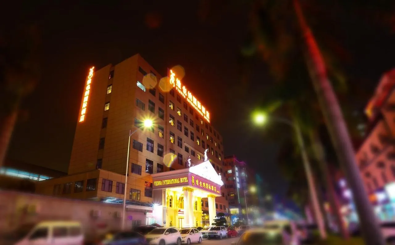 Vienna International Hotel Shenzhen 4*,