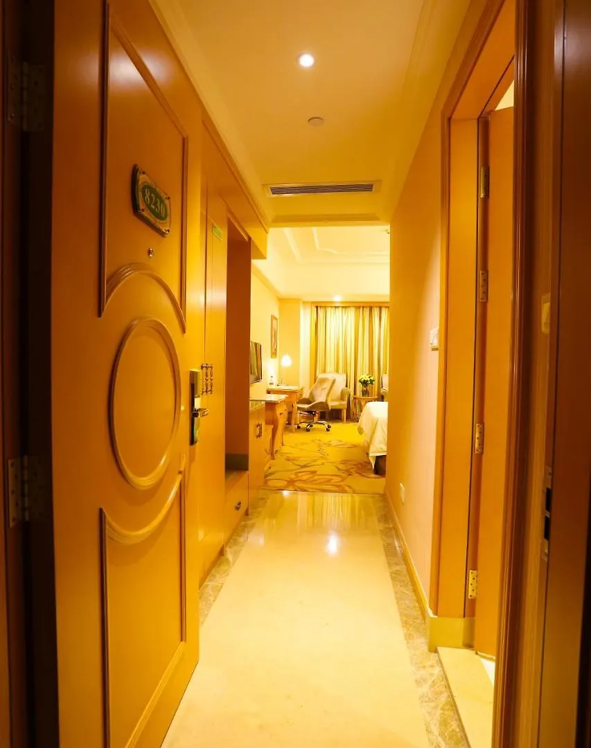 Vienna International Hotel Shenzhen 4*,  China
