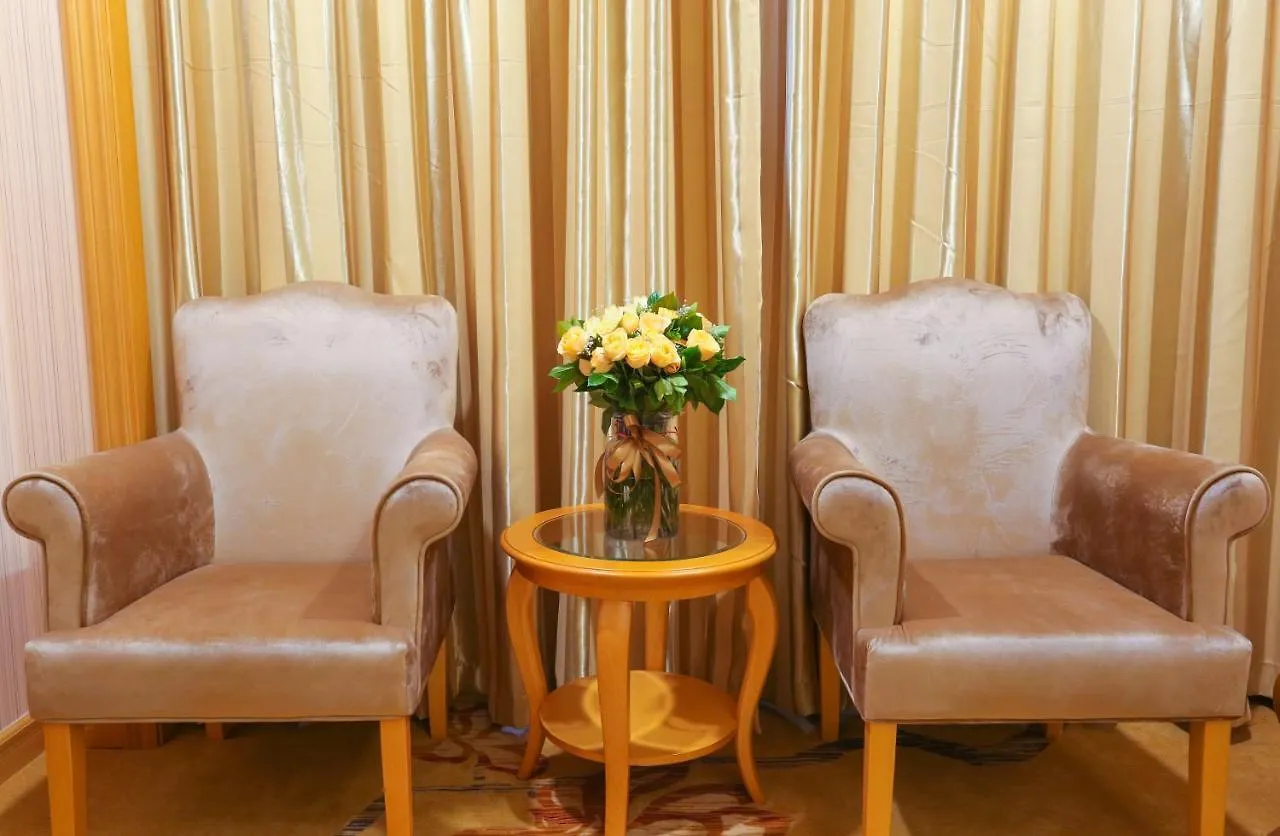 Vienna International Hotel Shenzhen 4*,