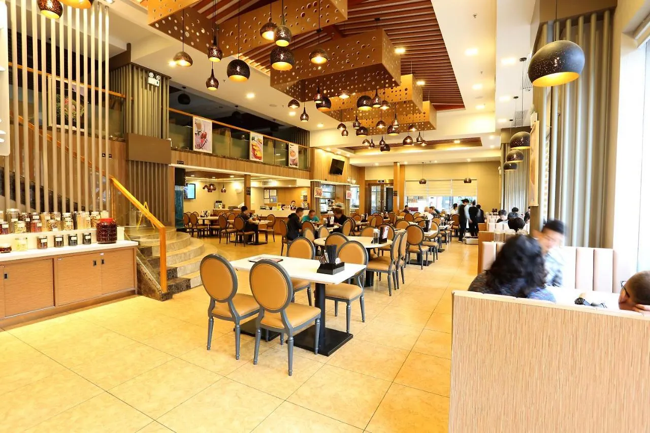 Vienna International Hotel Shenzhen 4*,  China